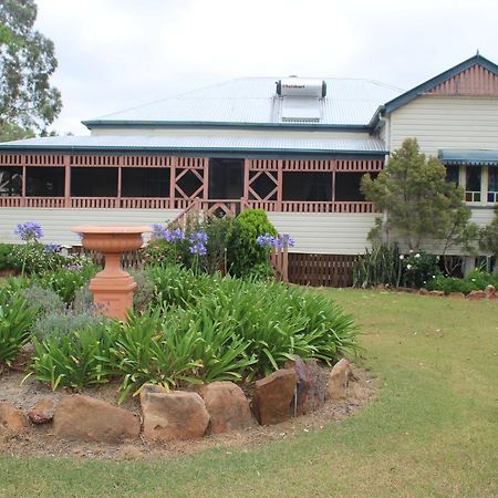 Rosebank Homestead And Farmstay Далби Екстериор снимка