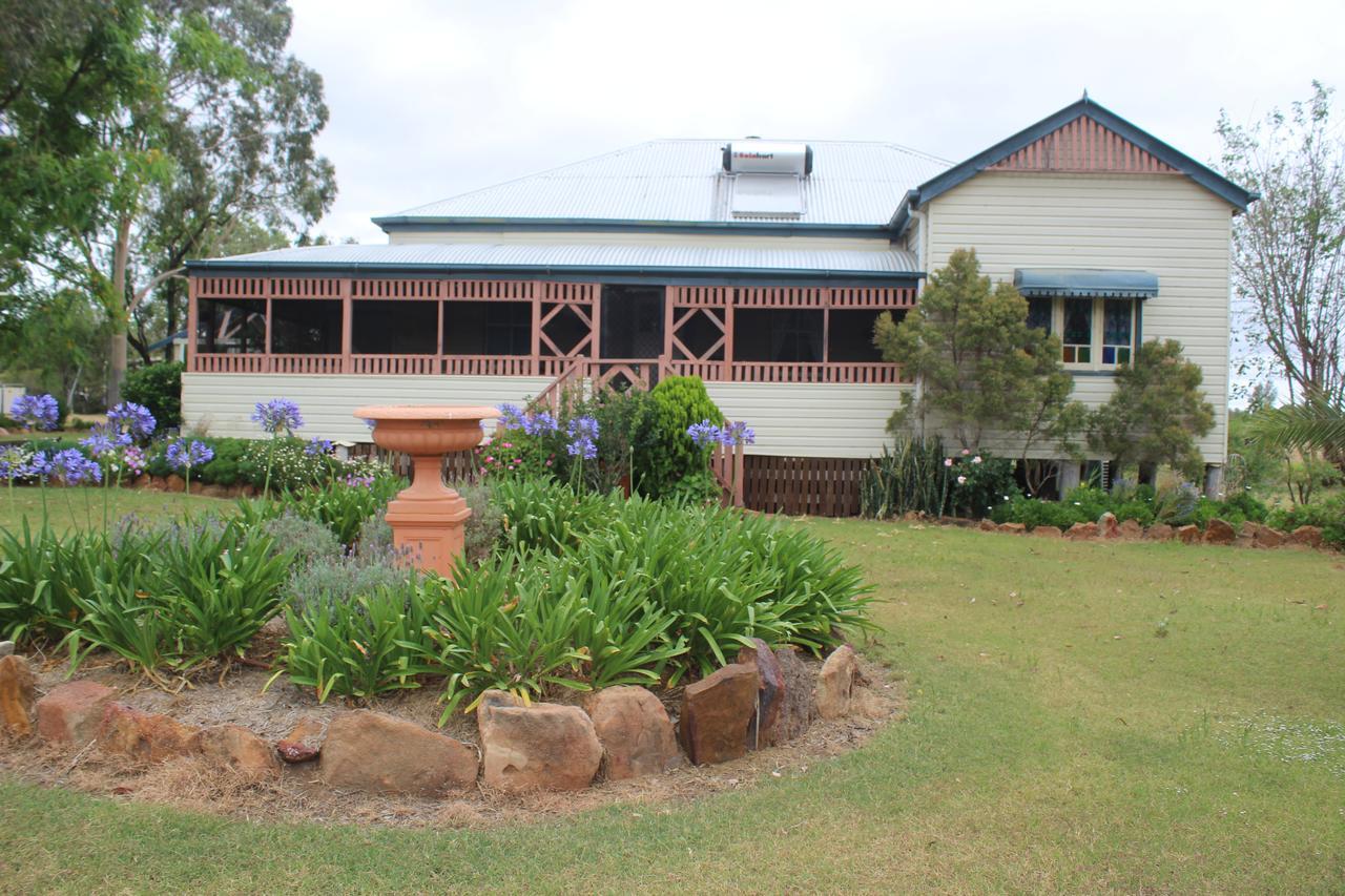 Rosebank Homestead And Farmstay Далби Екстериор снимка